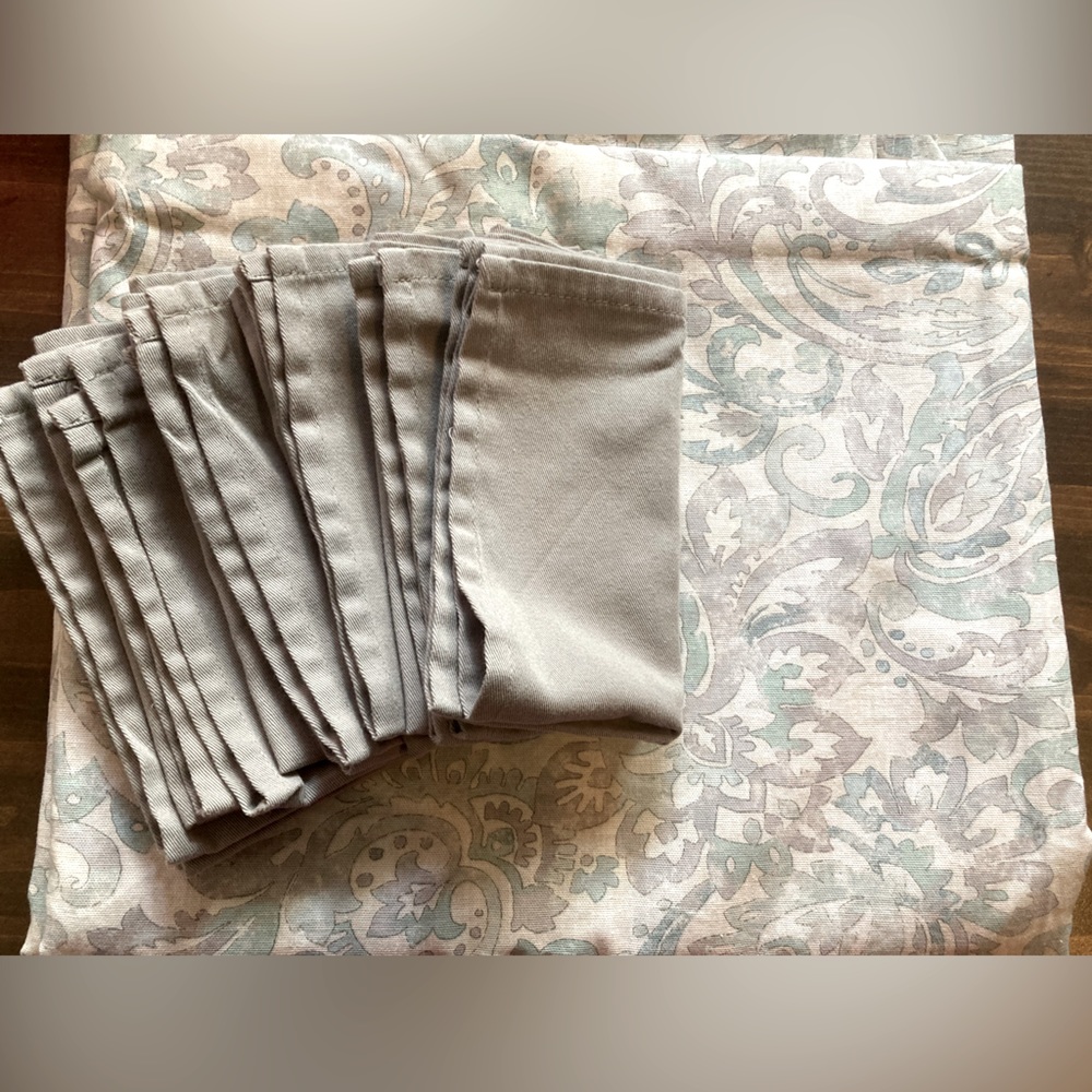 Tabitha Webb paisley tablecloth + 6 napkins